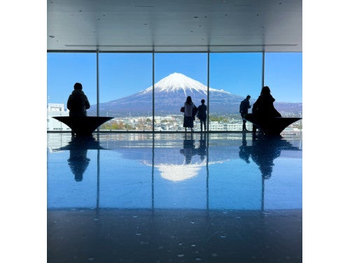 【津島発】雪化粧した富士山を見に行こう!富士山世界遺産センター&富士山本宮浅間大社&焼津で握り寿司食べ放題1